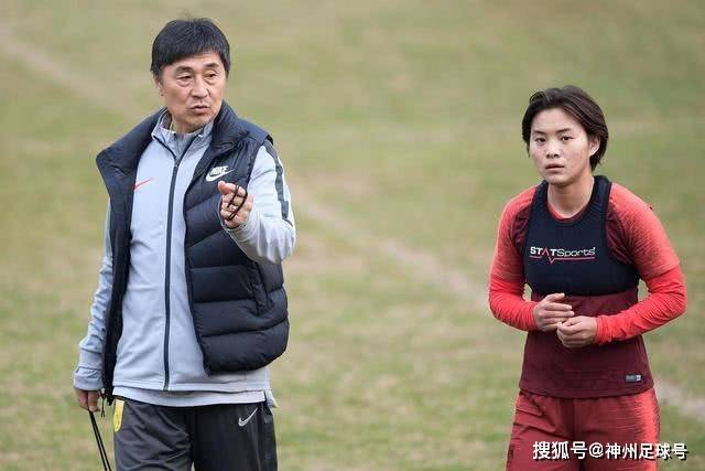 世界杯-李刚仁造险舒尔茨球衣被撕烂 半场韩国0-0捷克